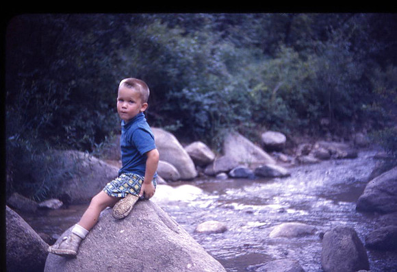 19700601 - Erik in river