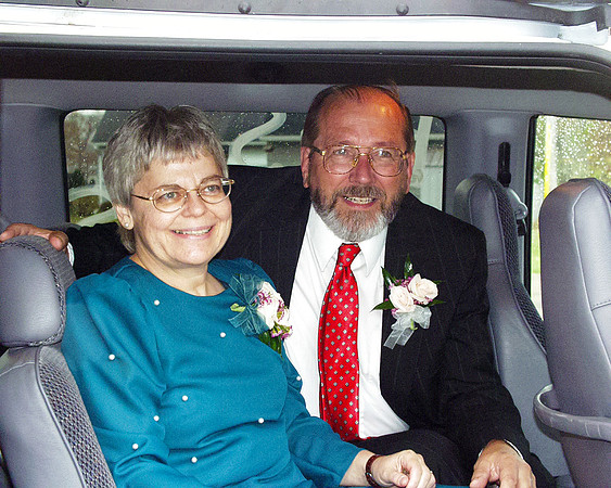 20001022 B & M Wed in Car