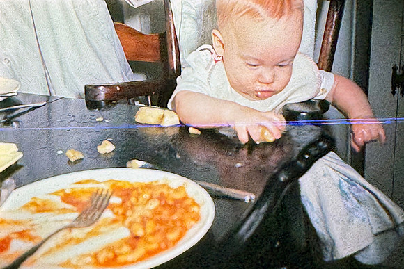 19660200 Erik eating