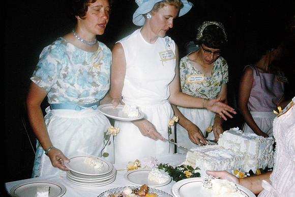 19640718 Fern, BettyAnn, Dora, Jan serving