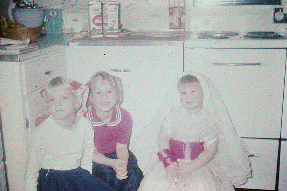 19640900 Kim, Alaina and Kecia bride