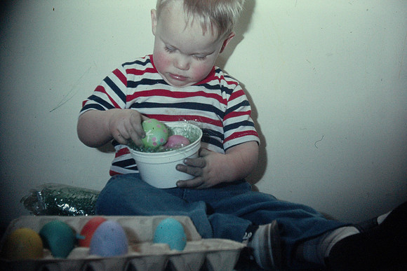 19670400 Erik 1.5 yrs easter eggs