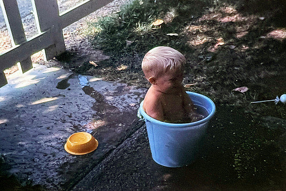 19660629 Erik in bucket