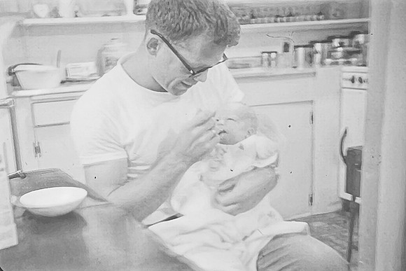 19640910 Erik and Dick first cereal 2 weeks old