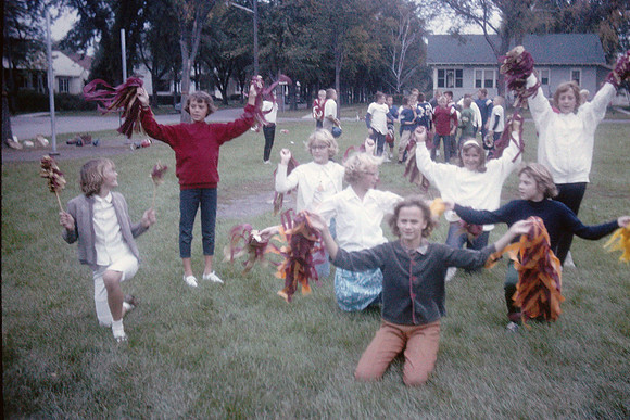 19631000 Jenelle's 6th gr cheer leaders