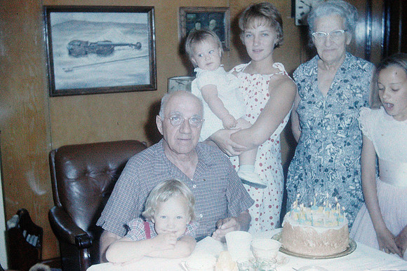 19630700 Alaina, Grandpa Olsen, Kecia, Belita, Grandma Olsen, Jenelle