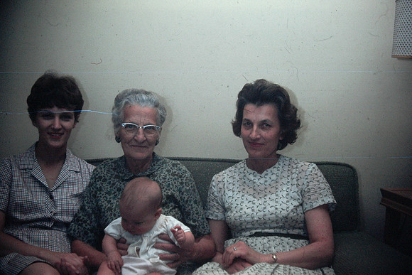 19670600 4 generations Belita, Susie, Cleo Liesl