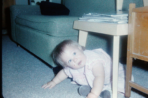 19630700 Kecia under table