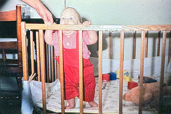 19660200 Erik standing in crib