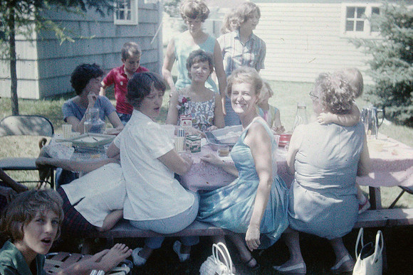 19640700 Picnic in backyard
