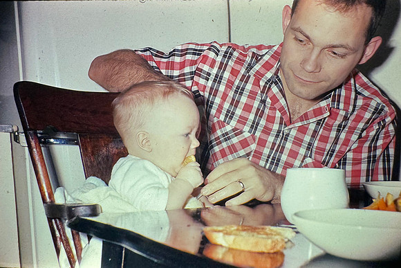 19660300 Erik eating with Dick