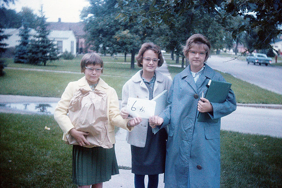 19641001 Jenelle 6th grade with Karen Jansen and who
