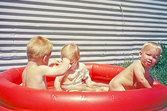 19660529 Naked Erik in red pool