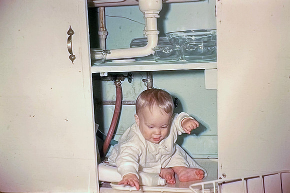 19660500 Erik 8 mos under sink