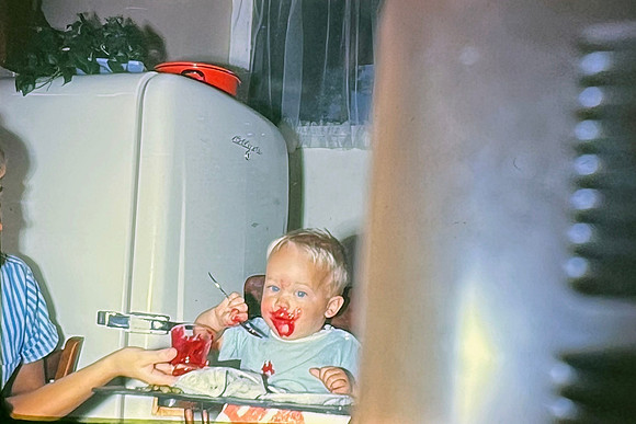 19660929 Erik feeding himself Danish Dessert