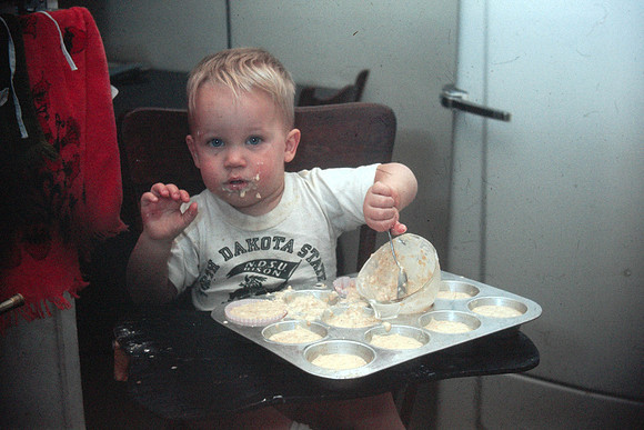 19660130 Erik helping Belita bake
