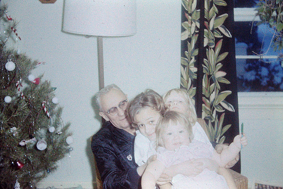 19631225 GG Softing, Jenelle, Alaina and Kecia